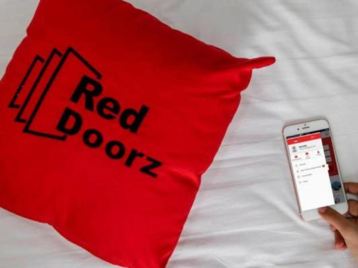 Albergue Reddoorz Near Millennium Ict Center Medan Exterior foto